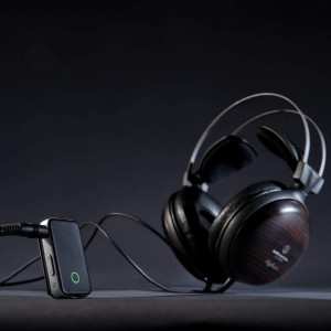 EarStudio ES100 MK2, the Bluetooth receiver for wired earphones