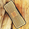 Haut-parleur solaire, haut-parleur portable sans fil Bluetooth en bambou et chargeur de téléphone par REVEAL - Conception en