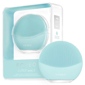 Mini FOREO LUNA 3: Your skincare revolution! Experience gentle cleansing with this ultimate mini device.