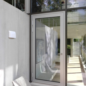 Advanced Air Quality Monitor with VOC, PM2.5, CO2, & Real-Time Alerts | Smart Home Compatible