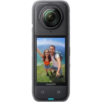 360° d’aventure en 8K, selfie stick invisible et stabilisation de folie — l’Insta360 X4 sait tout faire !